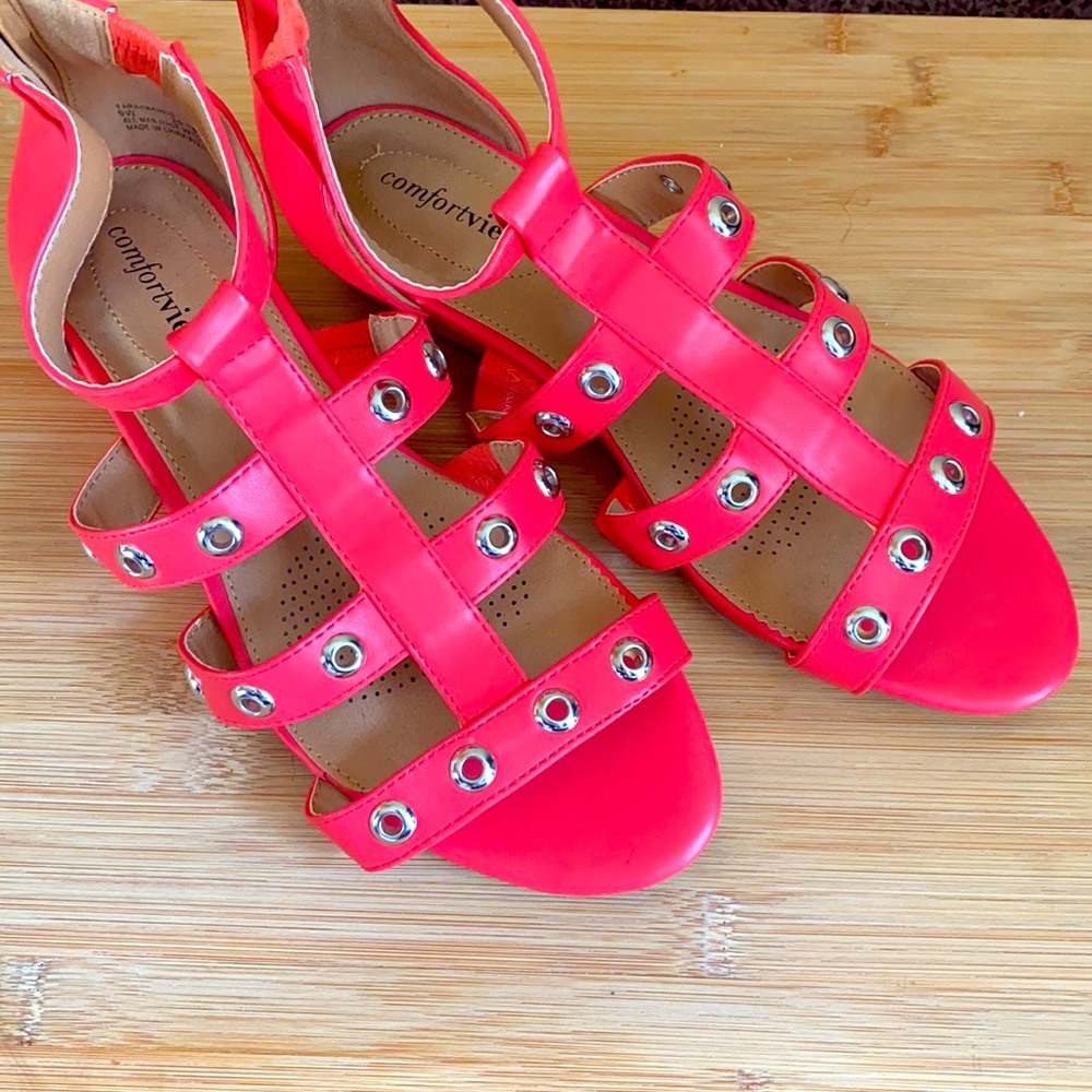 Sandles - Picture 3 of 4